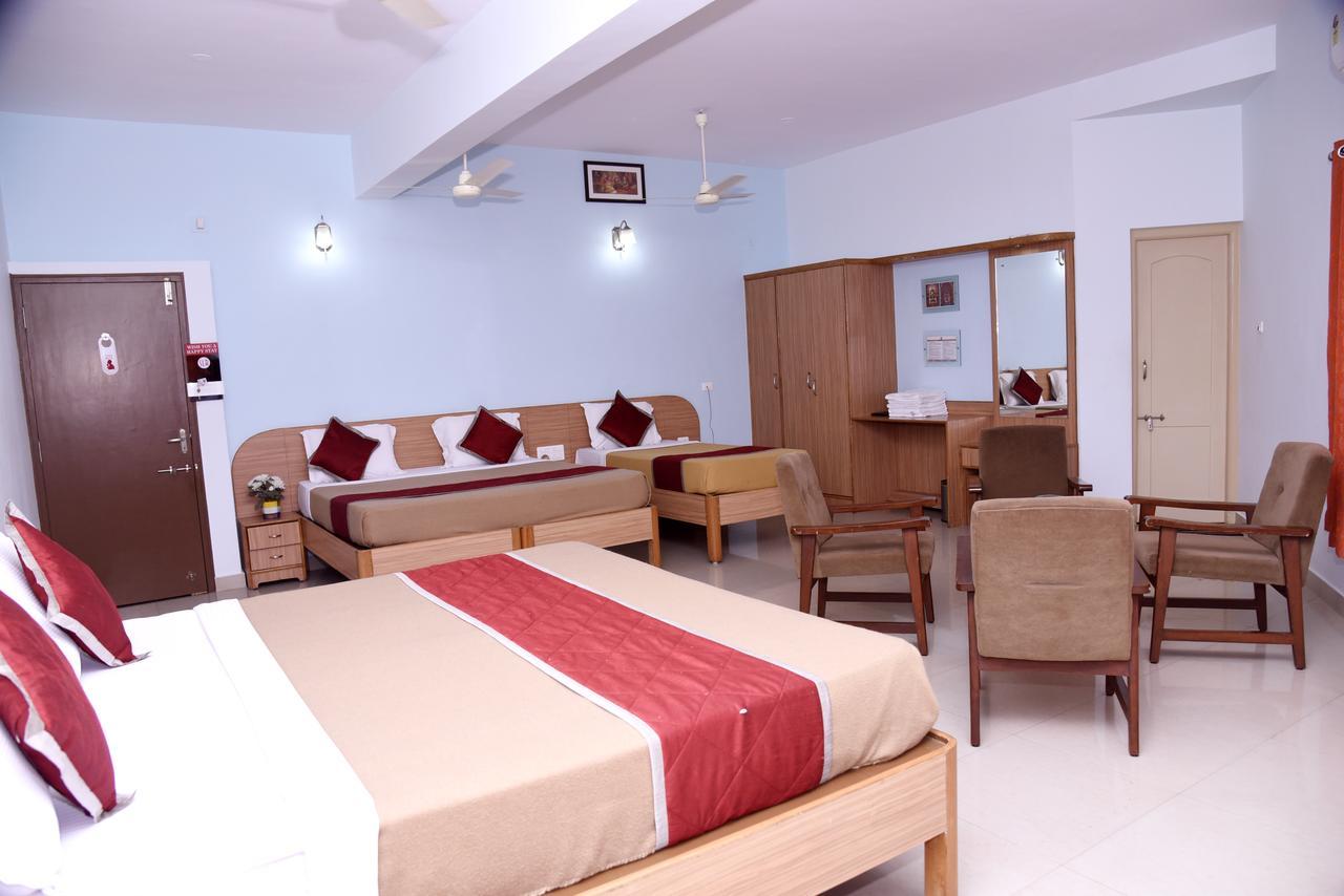 Slr Residency Hotel Subrahmanya Eksteriør billede